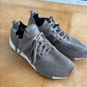 New Balance Men's Gray Athletic Shoes